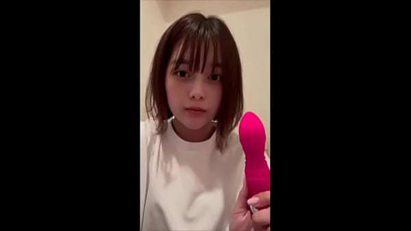 ぴっちぴちの黒スキニー履いたままおもちゃを使ってト◯レでオナニーしてたら濡れ過ぎちゃいました…