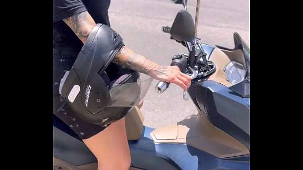 Uber moto Sapato é encoxada e tocada por influenciador famoso video vazado !