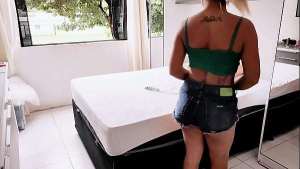 Flagrei minha madrasta fazendo vídeo para plataforma adulta, entrei no filme e fodi até gozar no fundo do cuzinho da gostosa. Vagninho e Luna Oliveira