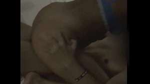 fudendo a buceta da mulher do amigo sem camisinha