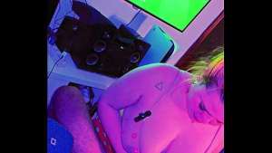 Gamer stepbrother plays PS5 and his kinky stepsister distracts him with her cock – Familly Relationship