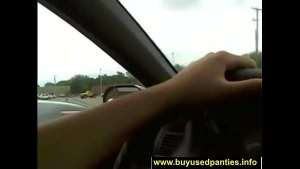 Her pussy gets so juicy in a car-1