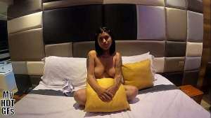 Hermosa Elizabet consigue correrse y disfrutar un squirt