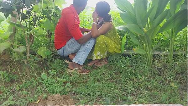 Kheto Mein Desi Bhabhi – Hari Ghaas Mein Chhupi Jawaani Ki Pyaas!”