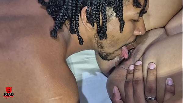 Novinha de 18 anos Com Seu Bucetao Engoliu no Pelo o Pau Grande Todo do Joao O Safado