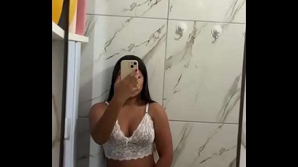 NOVINHA SE EXIBINDO