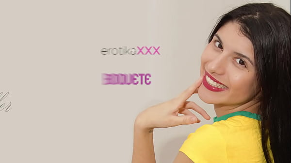 Video inédito da ninfeta Yasmin Muller dando um show de boquete!! Direção Gozador 19