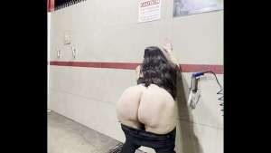 Alex Blair Twerking Her Huge Ass A Car Wash In Public