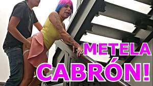 ¡Andele Vecina un rapidin aquí en las escaleras!, por poco nos descubren no mames!