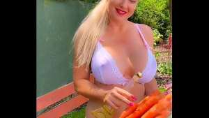 Insane Carrot Stretching and Explosive Squirting – Curvy Girl Lenushka Doll’s Extreme Food Fetish Play!