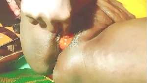 Native sister-in-law fucked pussy with tomato