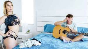 Nephew Stretches His Step-Aunt’s Tight Asshole in a Family Fling