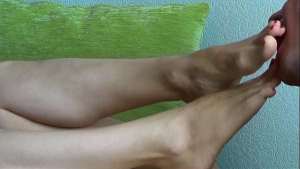 OMG!!! Sexy Blonde Amateur MILF Gets Feet Licked Then Deepthroats