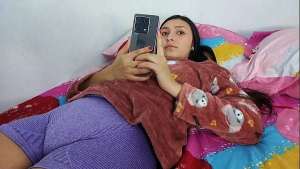 Rosibel, the stepdaughter most desired by her stepfather, takes off the condom so that it ends up inside her pussy