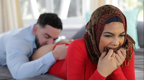 Boyfriend Teaches His Hijab Friend Everything She’ll Need to Know and More. – Hijablust