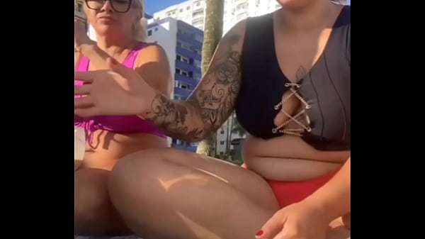 Estamos sozinha na praia curtindo, Bem Soltinha querendo aprontar sem o marido saber