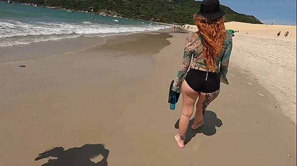 Orgia gostosa na praia deserta com meninas safadas