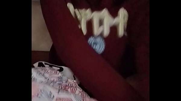POV; Despertaste a mitad de la pijamada con tu bro el Femboy