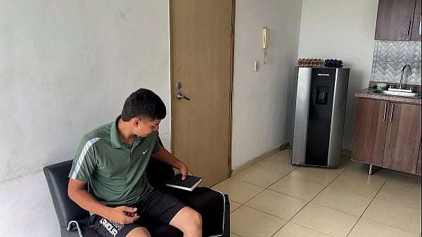 Recibo una excelente explicacion de mi sexi profesora de anatomía., me muestra las partes del cuerpo y luego me deja meterle mi rica polla por su apretado latino culo.