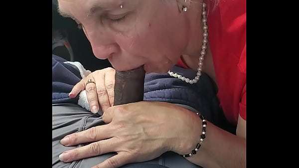 White hoe eating my dick