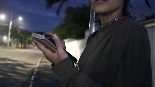 Fudendo a novinha que encontrei na parada de onibus depois do trabalho – Nick Elfie