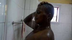 I feel lonely at home my loves I want so much to lower someone to help me again tonight ?? Be kind I want so much a good cock right after my bath