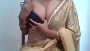 poonam ne kapda badalte huye choot aur bobbs sab dikhaya viral mms xxx video hindi