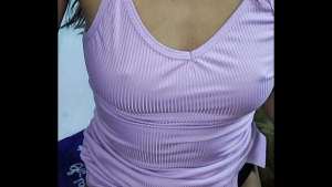 Jovencita petite pierde apuesta contra su mejor amigo y el reto es cojer sin condon antes que su esposo llegue a casa