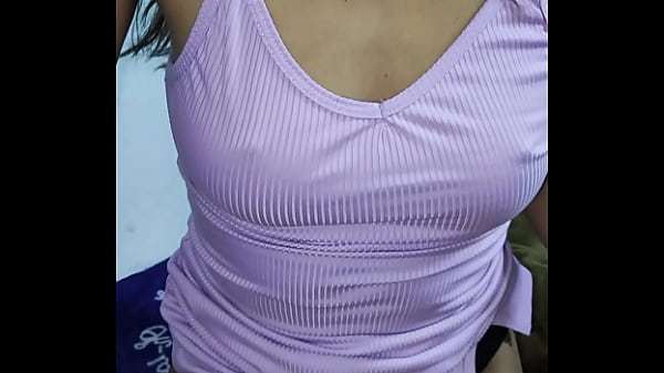 Jovencita petite pierde apuesta contra su mejor amigo y el reto es cojer sin condon antes que su esposo llegue a casa