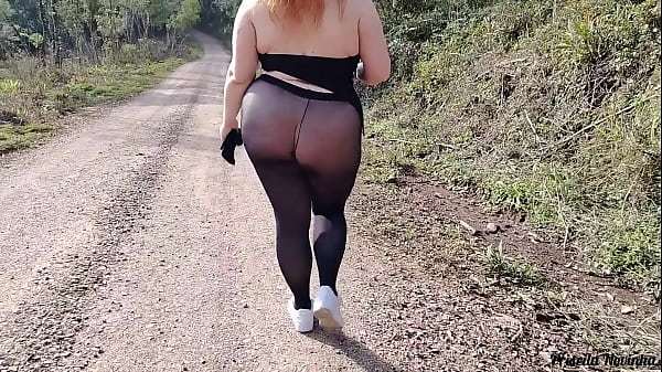 Madrasta adora fazer uma caminha com roupa transparente sem calcinha.