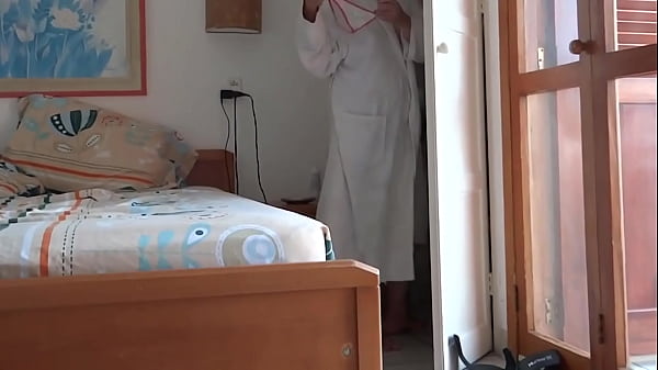 On the beach, stepmother is recorded getting dressed after fucking