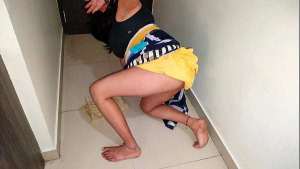 हॉट देसी नौकरानी को साड़ी में चोदा, गंदे हिंदी ऑडियो के साथ हॉस्टल के कमरे में