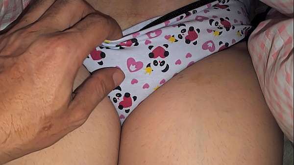 Xxx enteada virgem com buceta fofa me deixa tocá-la