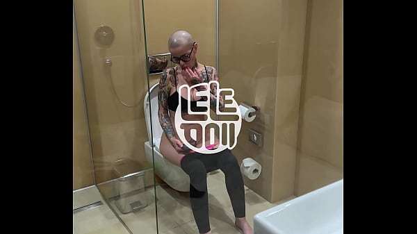 Bald girl mastrubates in toilet, watching