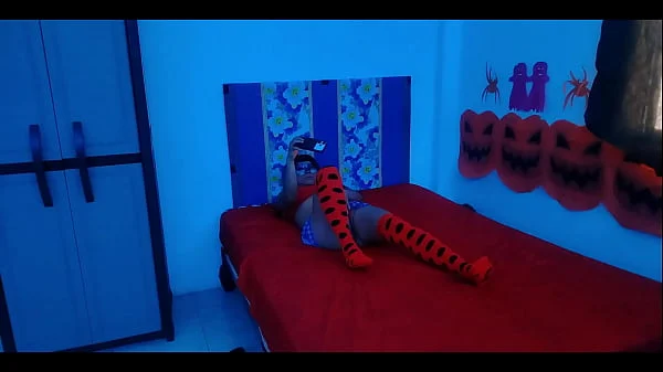 UNA HISTORIA DE TERROR – el hombre de blanco | Video porno de terror con temática de Halloween-chupa una gran polla y termina follando