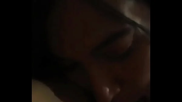 Branquinha faz boquete delicioso até levar gozada na cara.