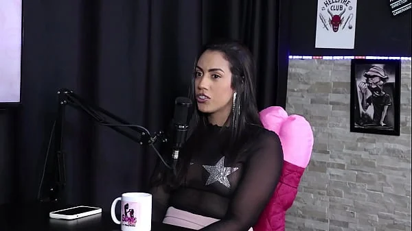 Gosta da troca de casal que acontece no swing, já fez inversão com homem, e sua primeira transa com uma mulher foi… – Karen Bessa (SHEER/RED)