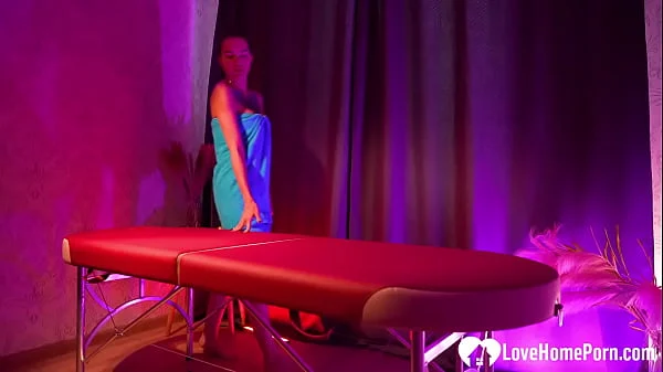 Massage turns into a hardcore fucking session