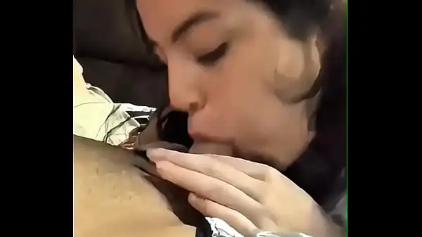 Novinha matou aula pra dar prós maloqueiros no pelo