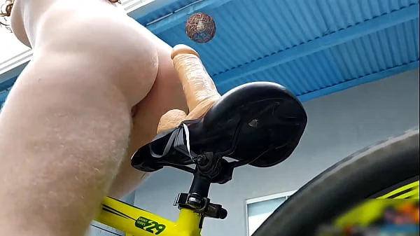 QUANTO MEU MARIDO SAIU PRA TRABALHAR EU E MINHA AMIGA ELIANE FURACAO USAMOS OS CONSOLOS NA BICICLETA