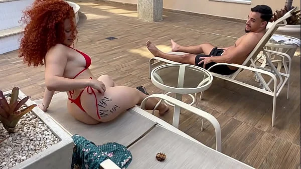 Ruiva casada trai seu marido com vizinho e volta para o marido com a buceta cheia de leite