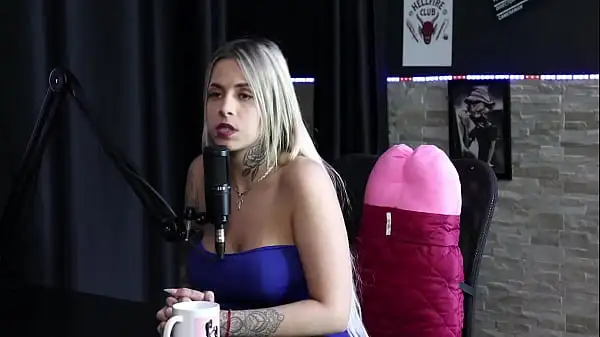 Toca mais siririca e punheta, gosta da putaria, é ninfomaníaca e não é de fazer muito sexo anal – DJ Rafa Loira e Mateus Hwang (SHEER/RED)