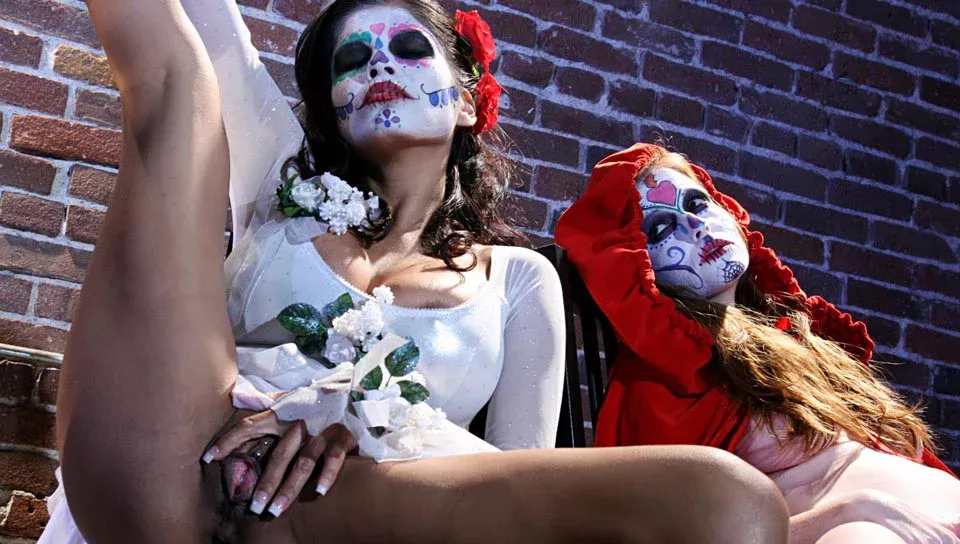 Alexis Amore And Nikki Rhodes