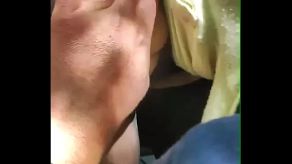 cocu de mari regarde sa chienne de femme se faire défoncée en dogging