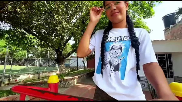 entrenando una extraña morena fitness de cuerpo perfecto. porno en español