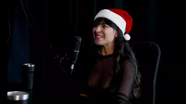 Ficou fora do país, fetiche não lhe dá prazer, se divertiu fazendo ballbusting e perdeu a virgindade nova – Stellar Blue (WATCH ON: SHEER/RED)