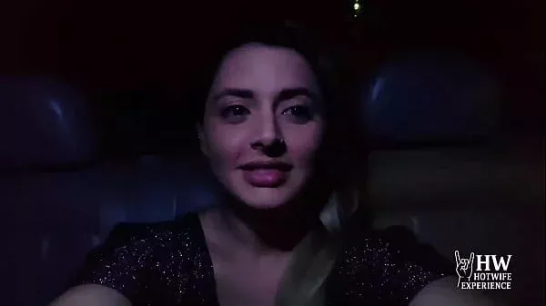 Fudeu com todos que estavam na praça do Dogging. Ela é a verdadeira hotwife, a rainha do dogging. Casada muito safada, rosto angelical, fode com todos os machos pirocudos na praça publica.