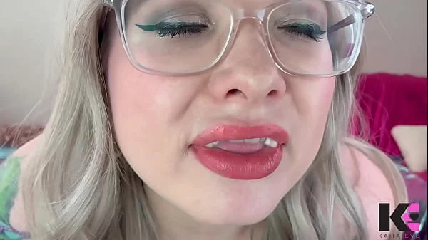 Kaiiamas Holiday Fang Drain Feeding