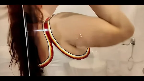 Nicole’s Steamy Shower Show – Watch This Thick Goddess Get Wet & Soapy