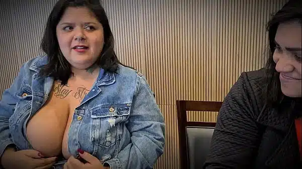 BBW Peituda: Espanhola Deliciosa e Squirt no Sofá